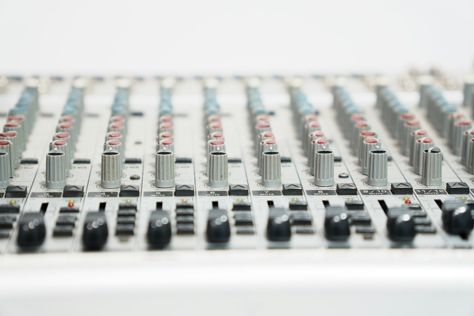 5 Mixing Mistakes That Make a Song Sound Amateur