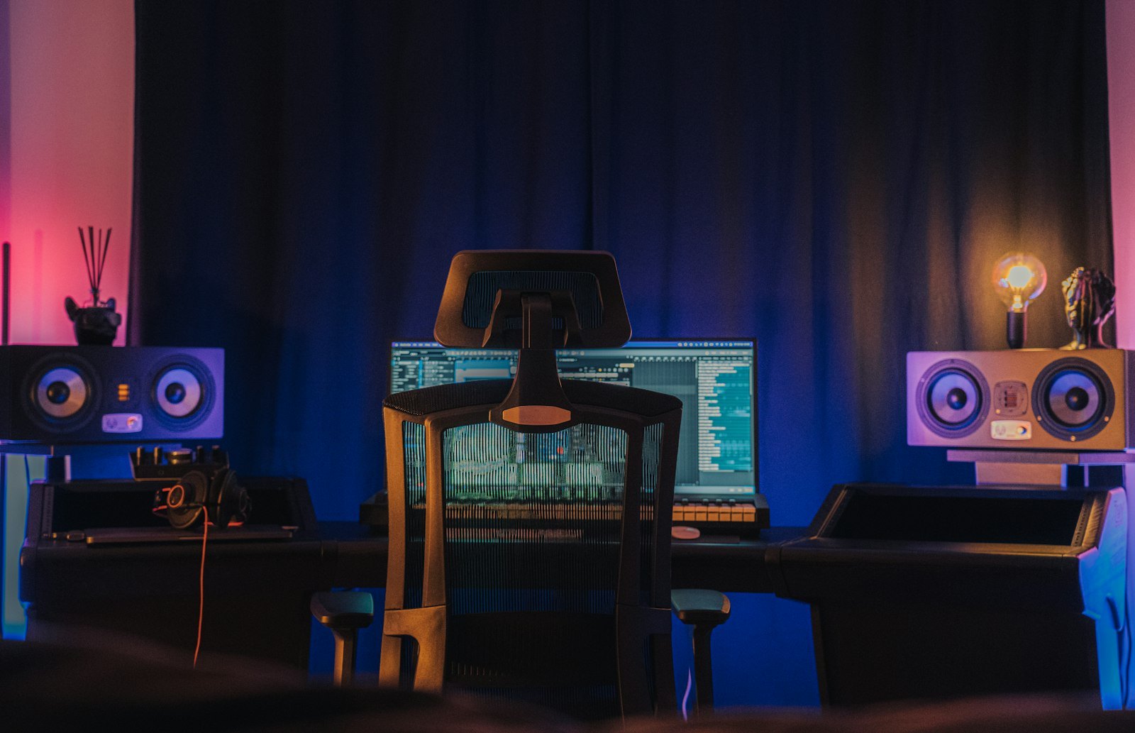 Mixing vs Mastering: What’s the Difference?